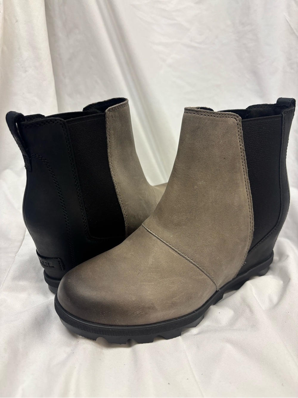 Sorel Taupe Joan of Arctic Wedge II Chelsea Boots | Size 8.5